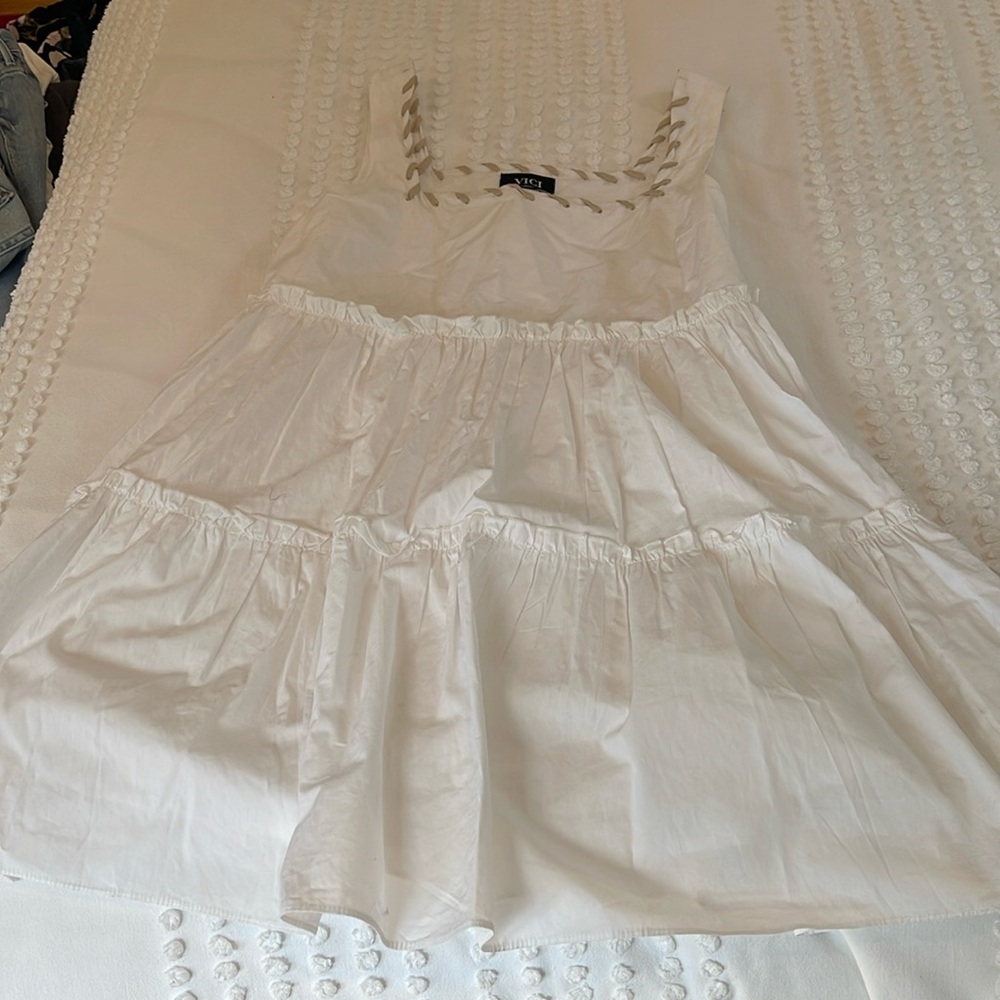 Vici white dress with cute detailing